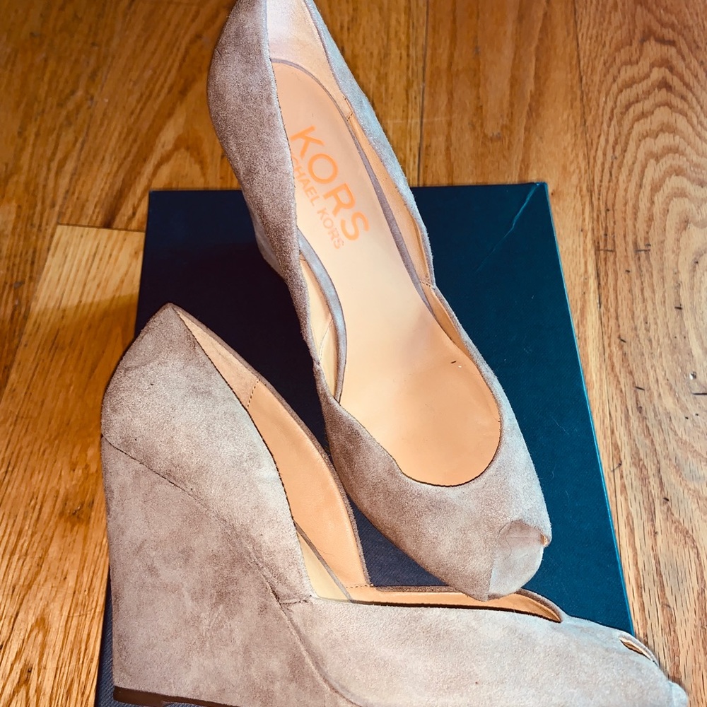 Brand New Michael Kors Taupe Suede Heels Sz 9 $300